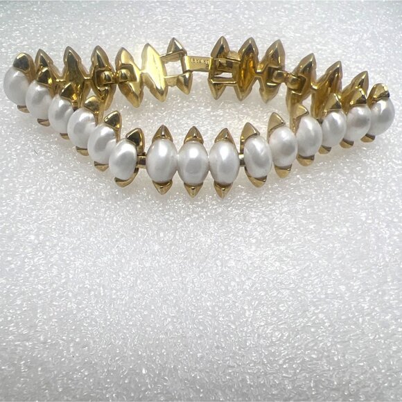 Vintage Crown Trifari Bracelet Gold Tone Faux Pearl Accents Foldover Clasp READ - Picture 1 of 8